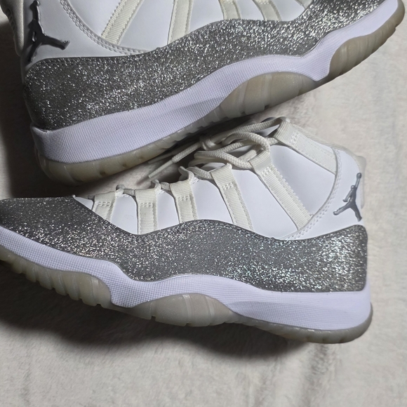 Air Jordan 11 Retro - Picture 1 of 5